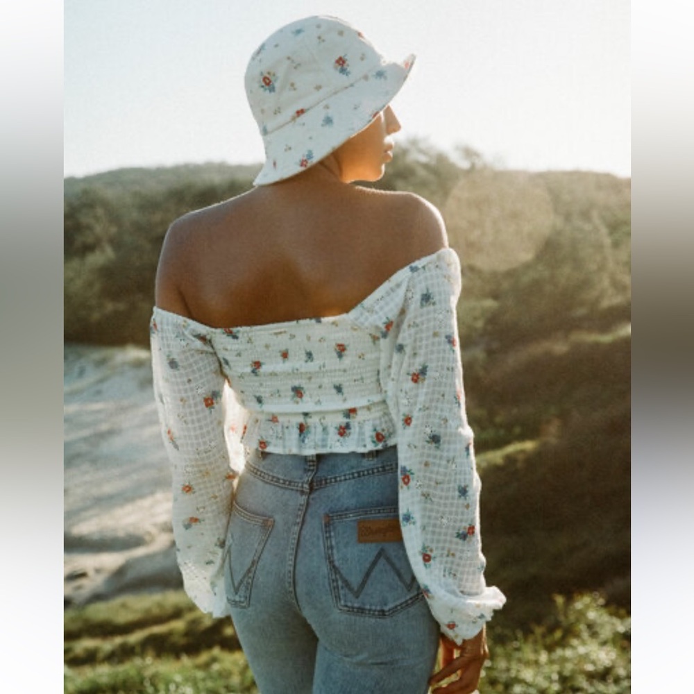 Billabong x Wrangler White Floral Balloon Sleeve Crop Top Size M $80 Smocked NEW - Picture 4 of 12
